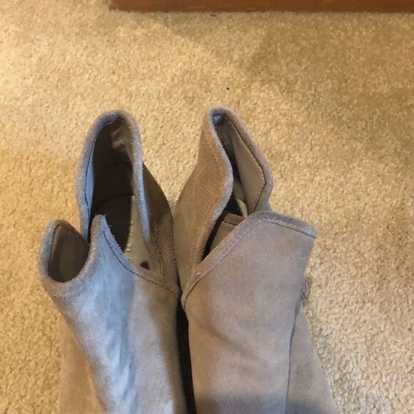 𝅺Hinge suede tan ankle booties - Picture 2 of 15
